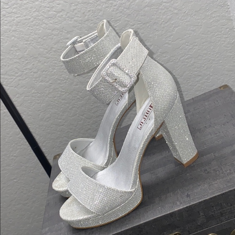 Heels - Picture 3 of 3